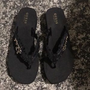 Guess lifted flip flop size 10